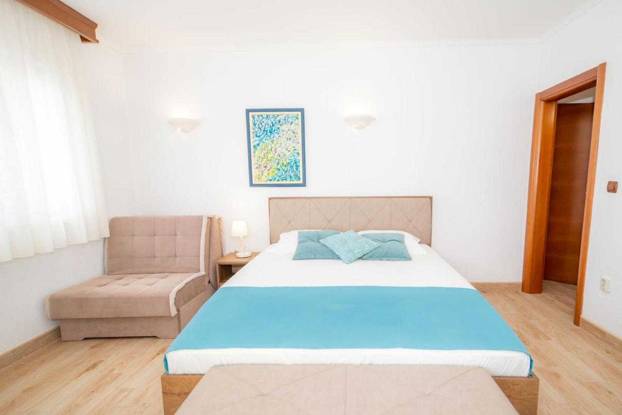 Guest House Medin Petrovac na moru Exterior foto