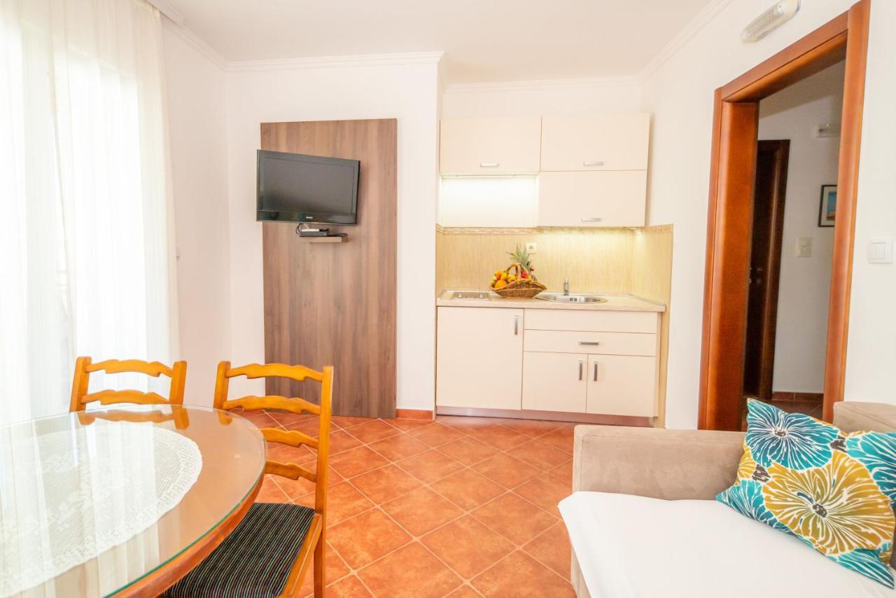 Guest House Medin Petrovac na moru Exterior foto