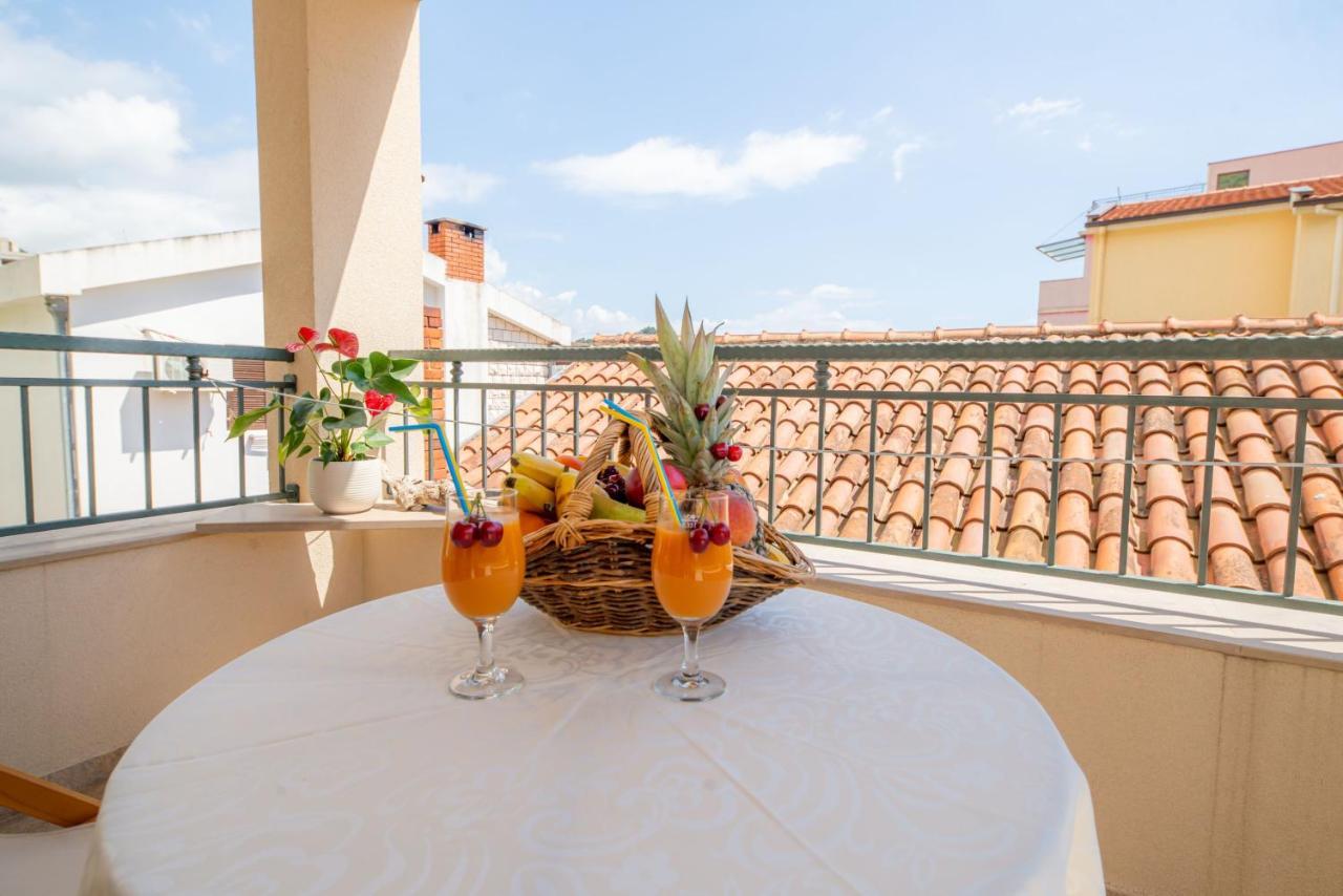 Guest House Medin Petrovac na moru Exterior foto