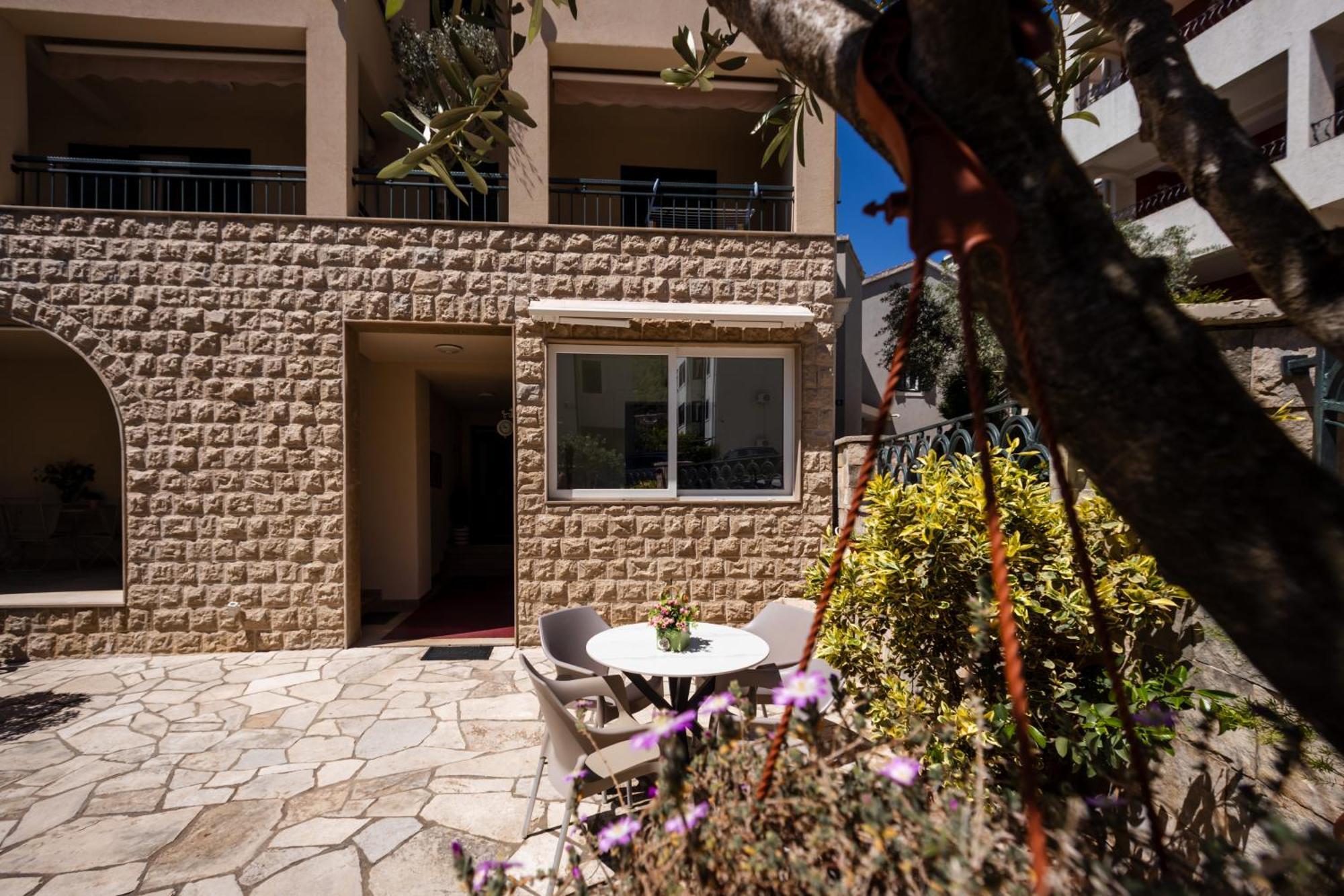 Guest House Medin Petrovac na moru Exterior foto