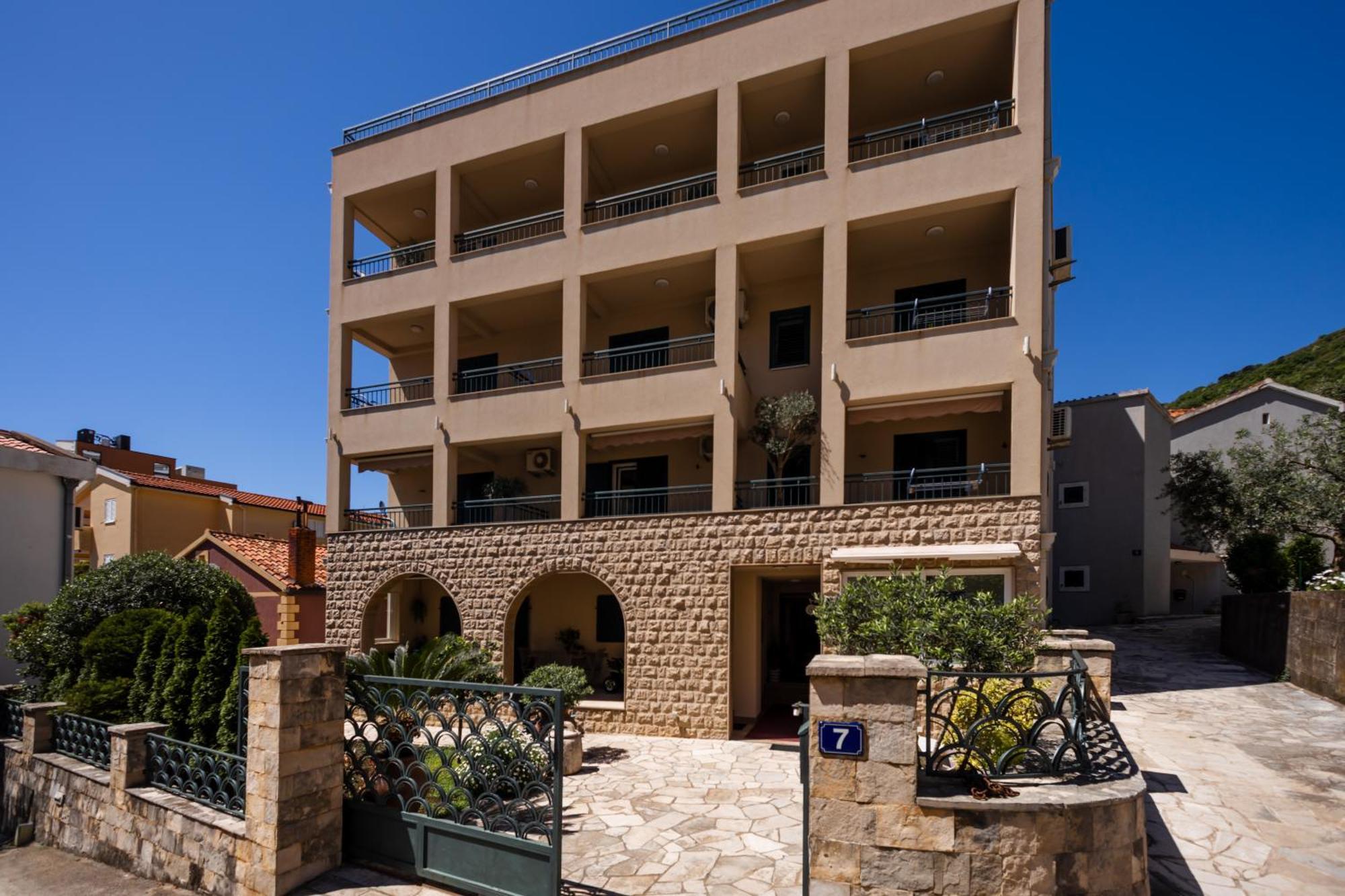 Guest House Medin Petrovac na moru Exterior foto