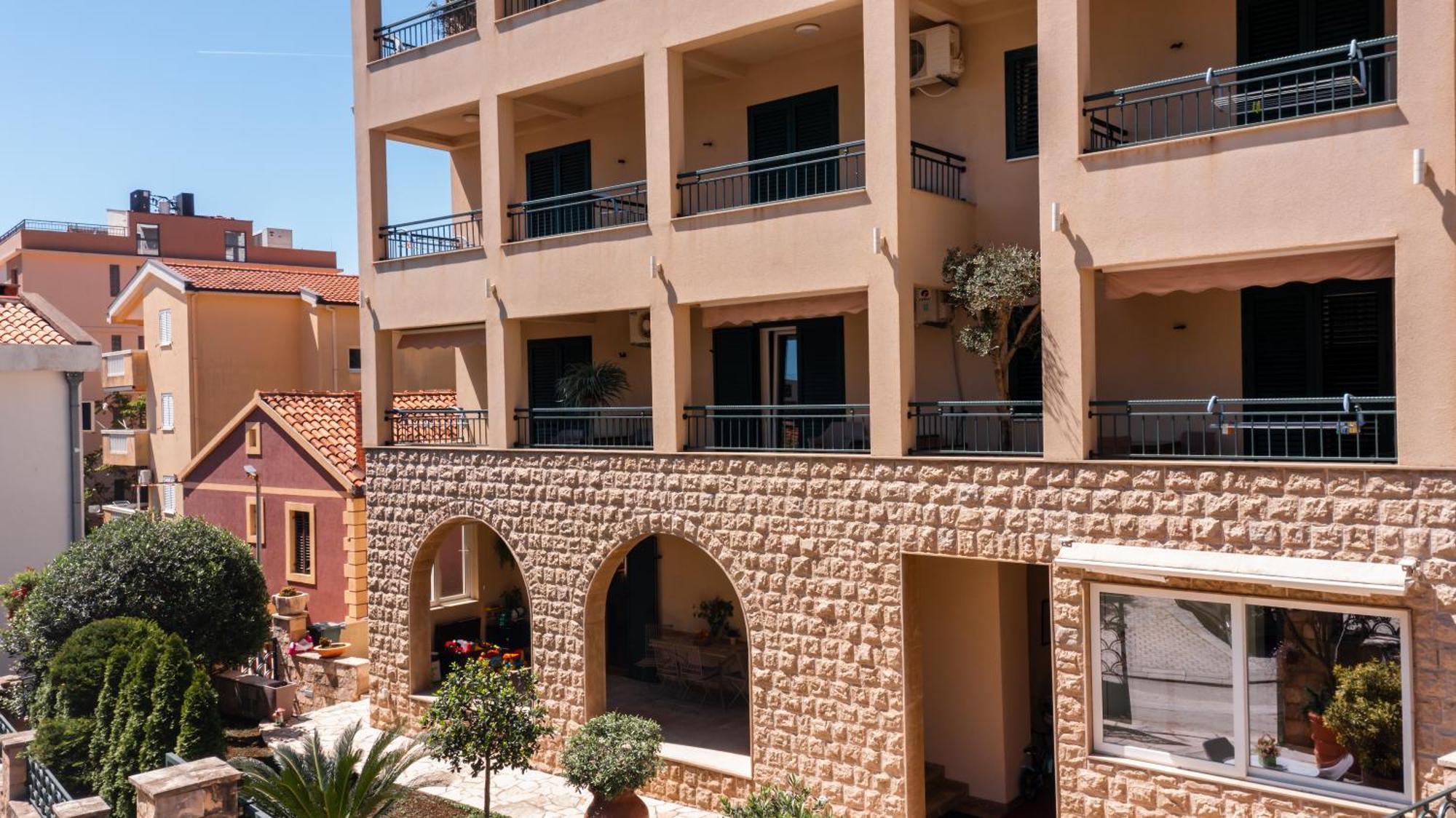 Guest House Medin Petrovac na moru Exterior foto