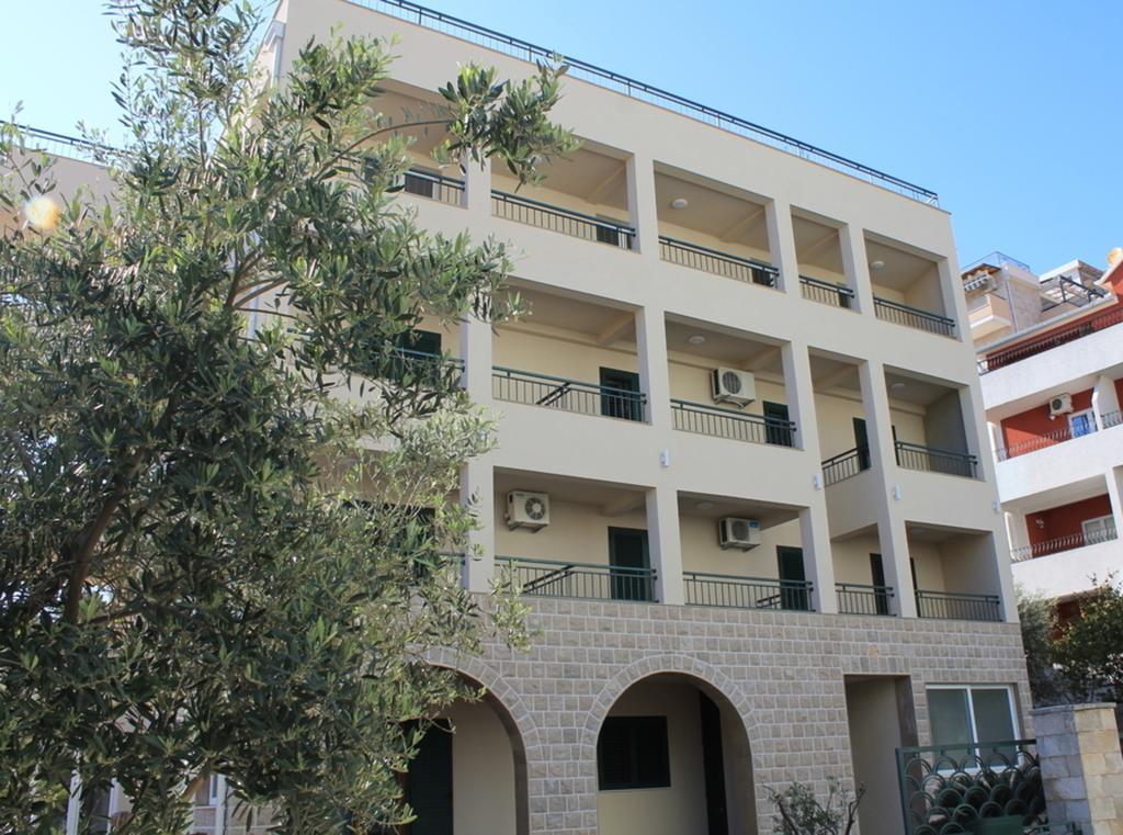 Guest House Medin Petrovac na moru Exterior foto