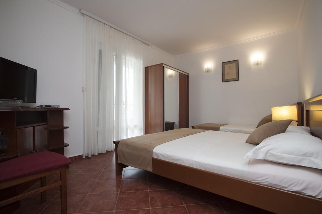 Guest House Medin Petrovac na moru Exterior foto