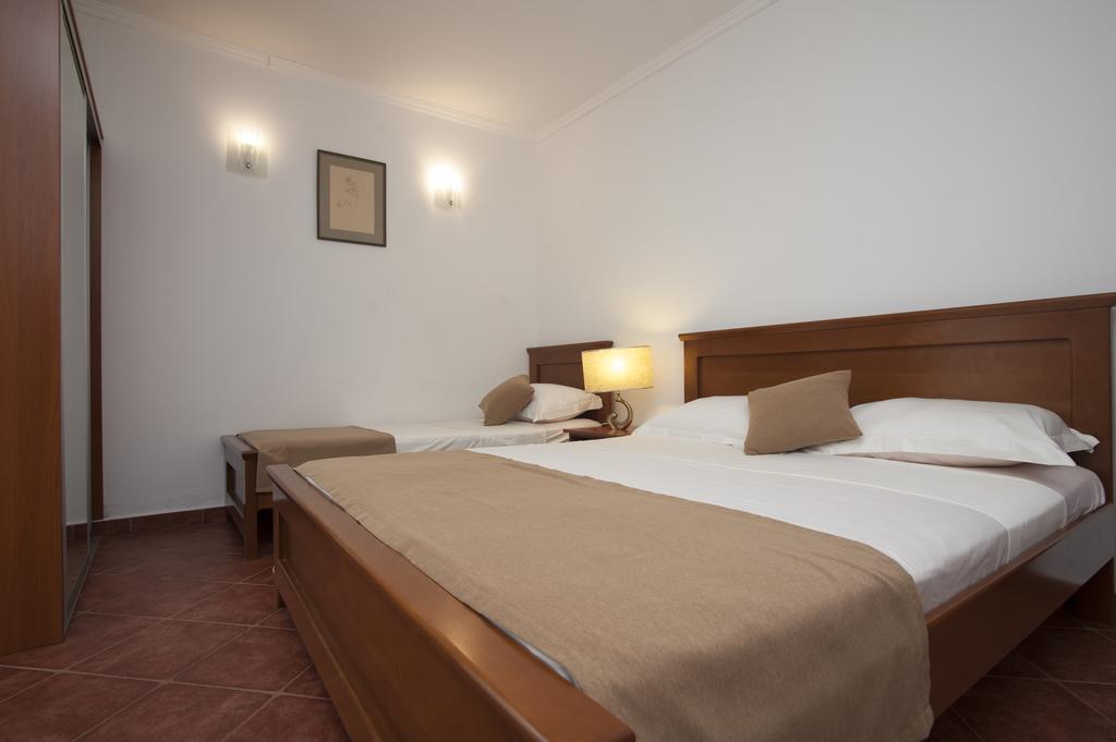 Guest House Medin Petrovac na moru Exterior foto