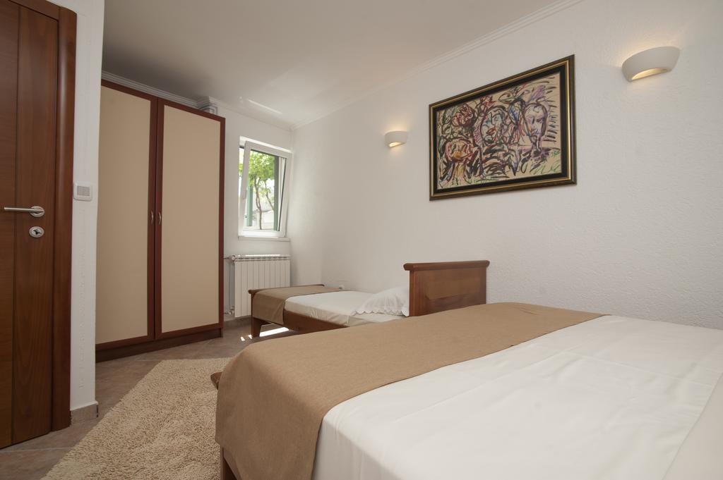 Guest House Medin Petrovac na moru Exterior foto