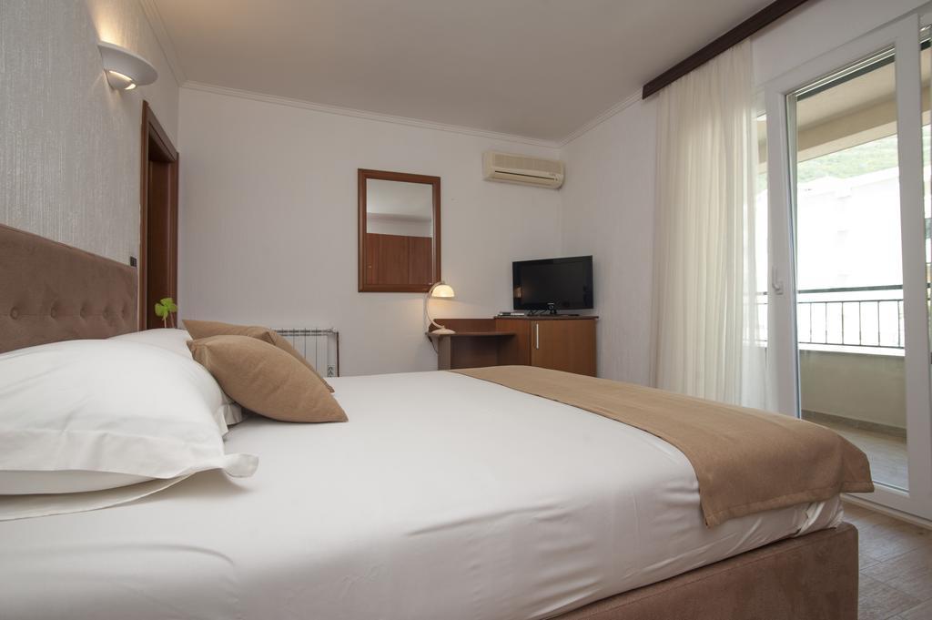 Guest House Medin Petrovac na moru Exterior foto