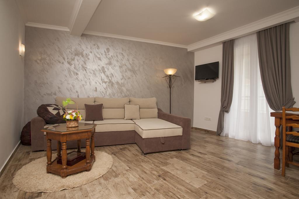 Guest House Medin Petrovac na moru Exterior foto