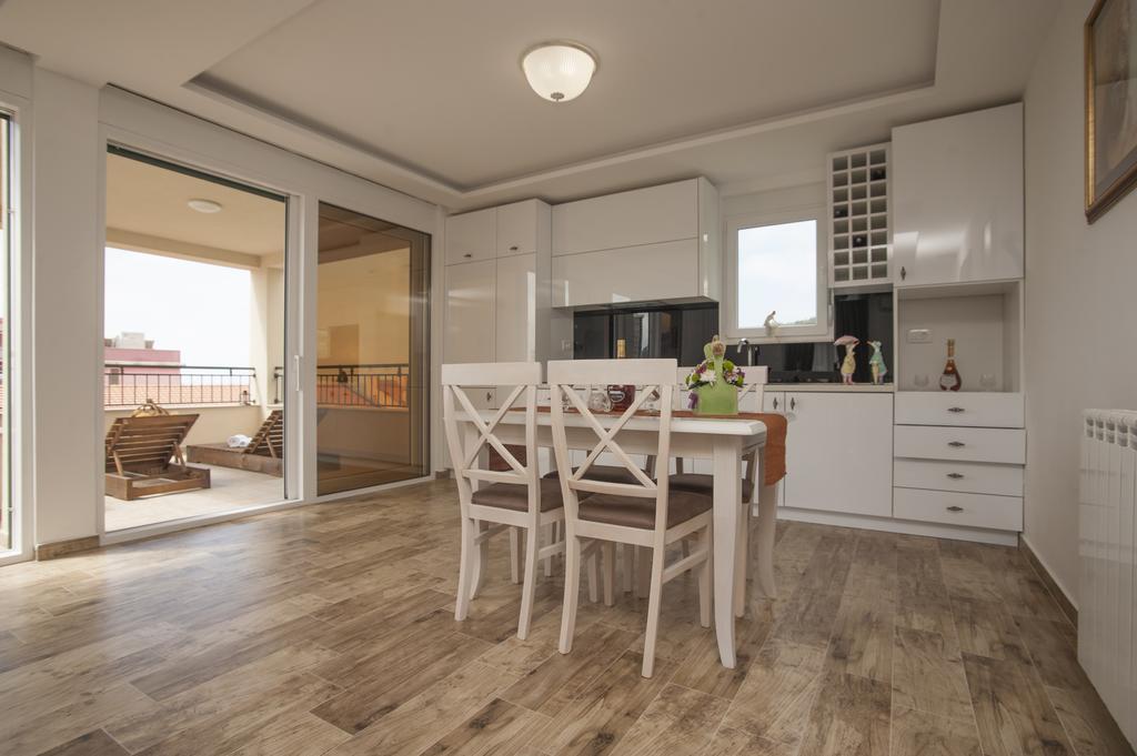 Guest House Medin Petrovac na moru Exterior foto