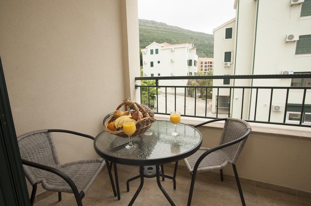 Guest House Medin Petrovac na moru Exterior foto