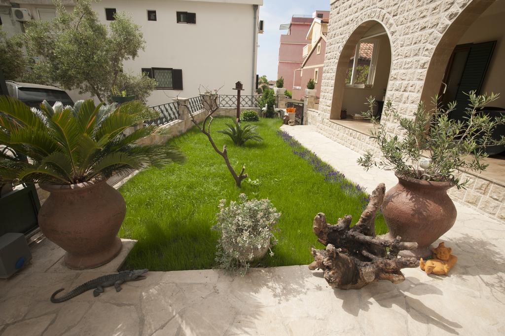 Guest House Medin Petrovac na moru Exterior foto