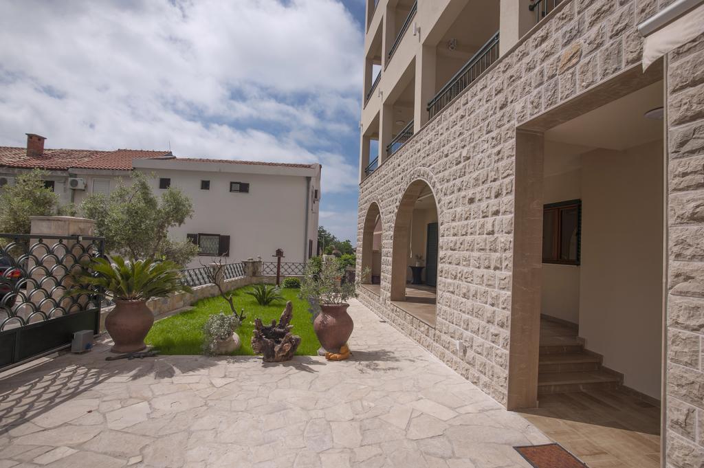Guest House Medin Petrovac na moru Exterior foto